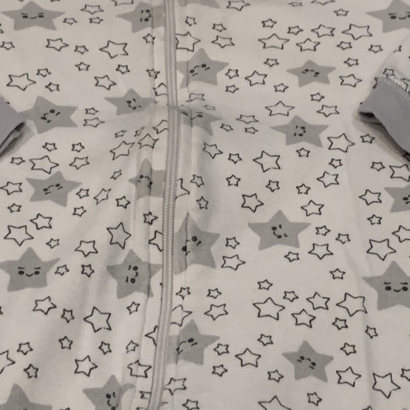 George White Stars Print Fitted Zipper & Carter’s Santa Red Print Pajamas 18-24M - Picture 3 of 12